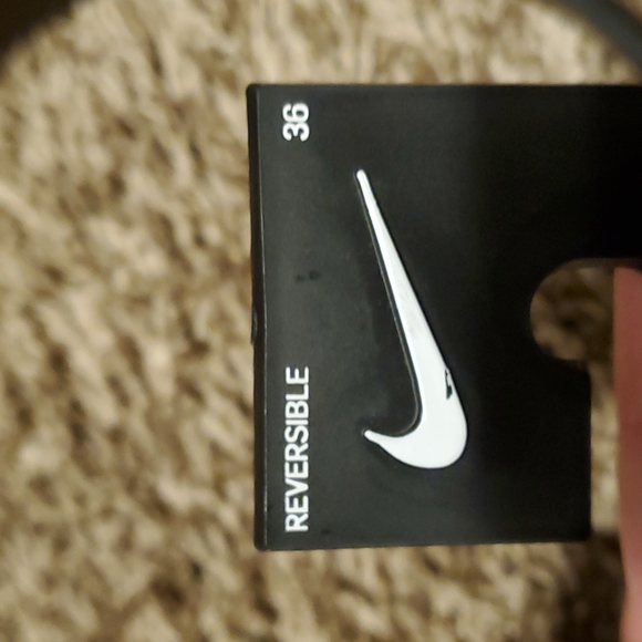 Brand new reversible Nike belt - Picture 4 of 7